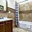 Stylish 4BR condo in Downtown by Hosteeva