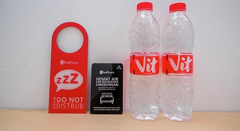 RedDoorz Syariah near Alun Alun Temanggung