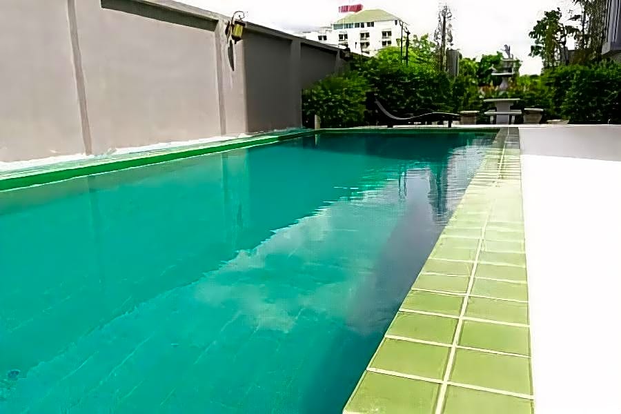 RQ Bangkok Sukhumvit 107 by Collection O