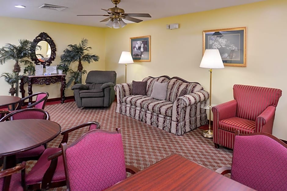 Douglas Inn & Suites Cleveland