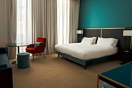 Junior King Suite with Sofa Bed