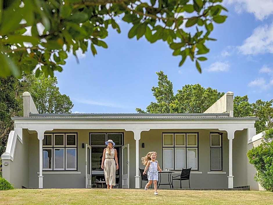 Founders Lodge by Mantis