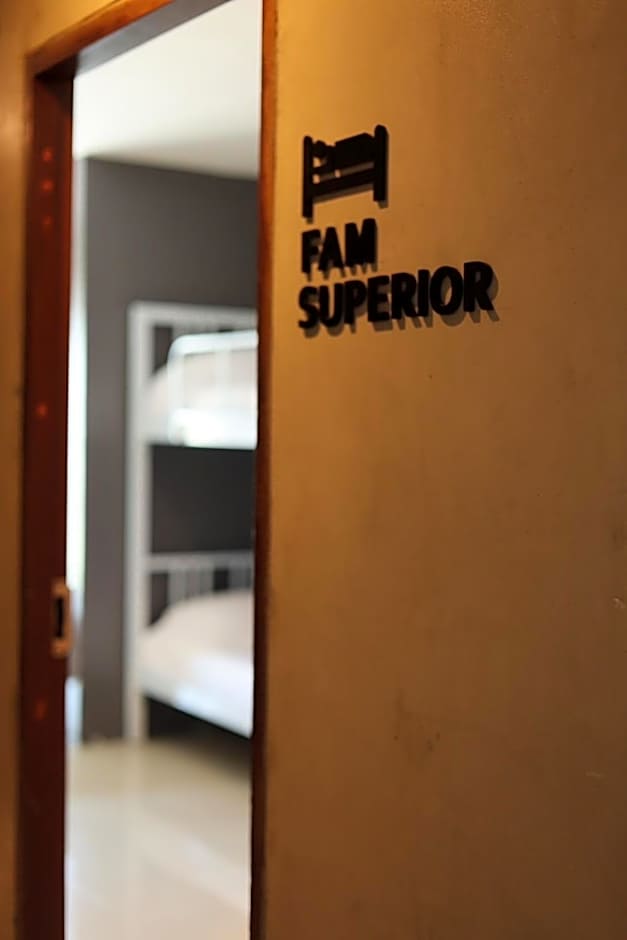Yimwhan Hostel & Cafe Ayutthaya