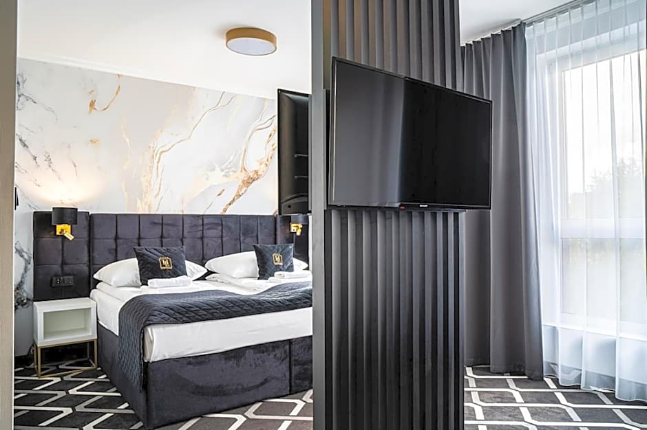 Hotel Lantier & Swimming Pool Zone