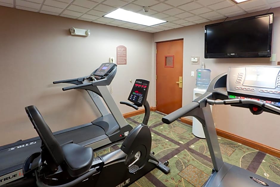 Holiday Inn Express Hotel & Suites Charleston-Southridge