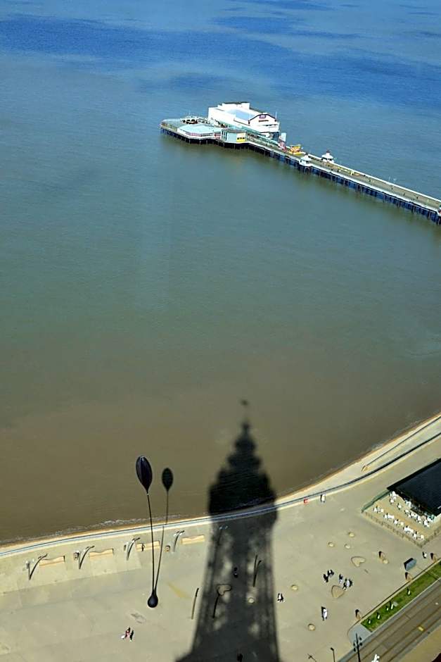 Camelot Seafront Hotel