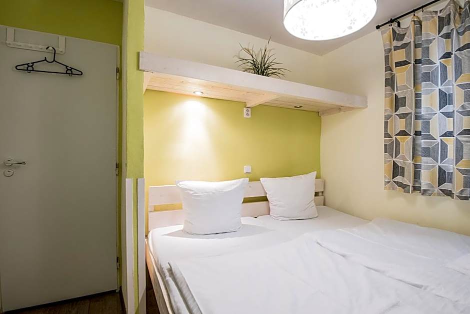 Charles Bridge Hostel & Apartments