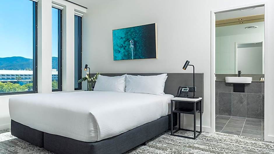 Oaks Cairns Hotel
