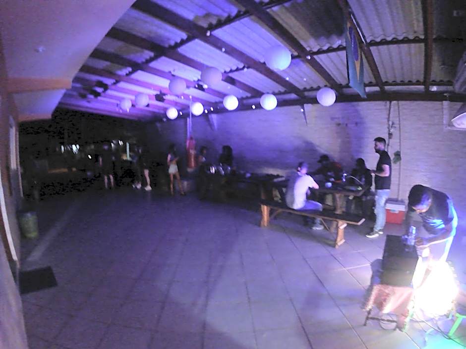 Gênesis Beach Hostel! Quartos compartilhados e privativos na Pinheira