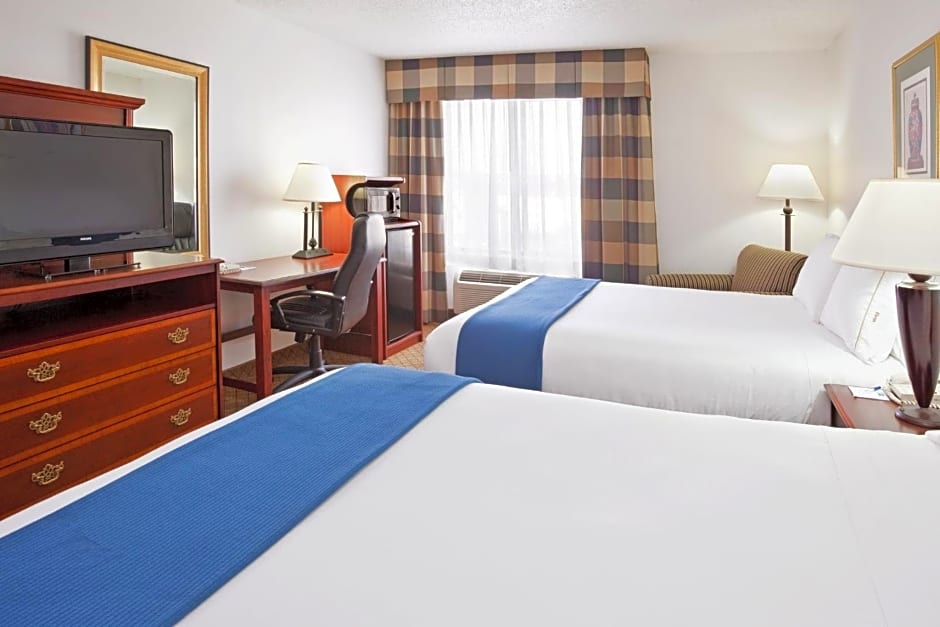 Holiday Inn Express Hotel And Suites Alliance