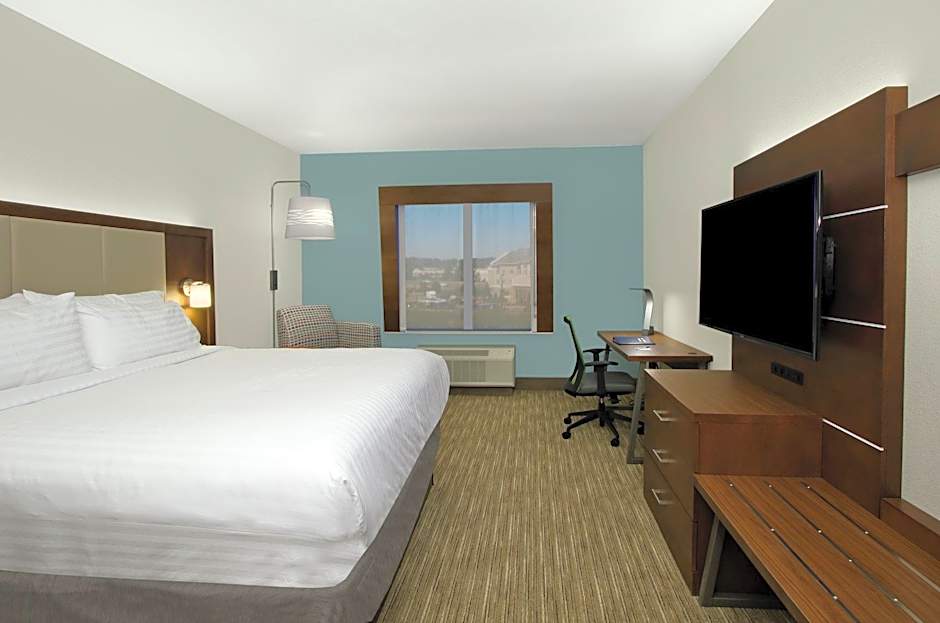 Photo 1 of 3 of Standard 1 King Bed, Accessible, Bathtub