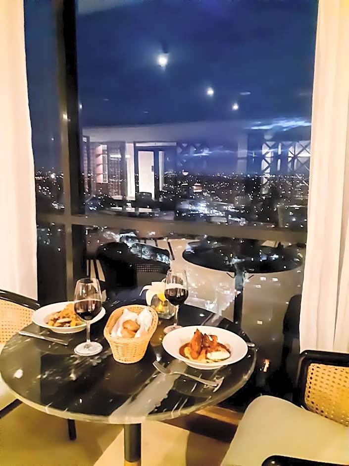 The Excelsior Hotel Las Piñas