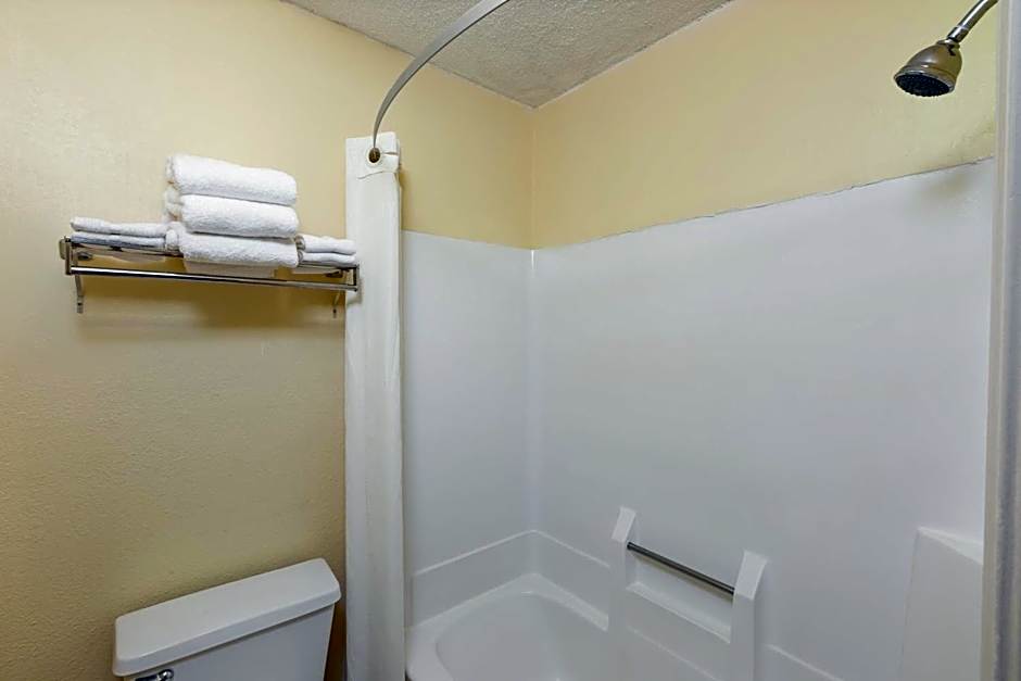 Super 8 by Wyndham Indianapolis-Southport Rd