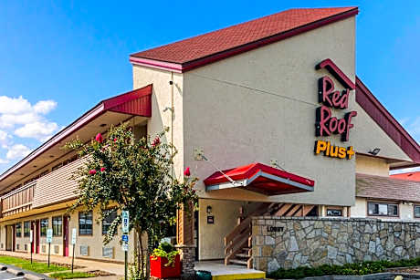 Red Roof Plus Nashville North - Goodlettsville