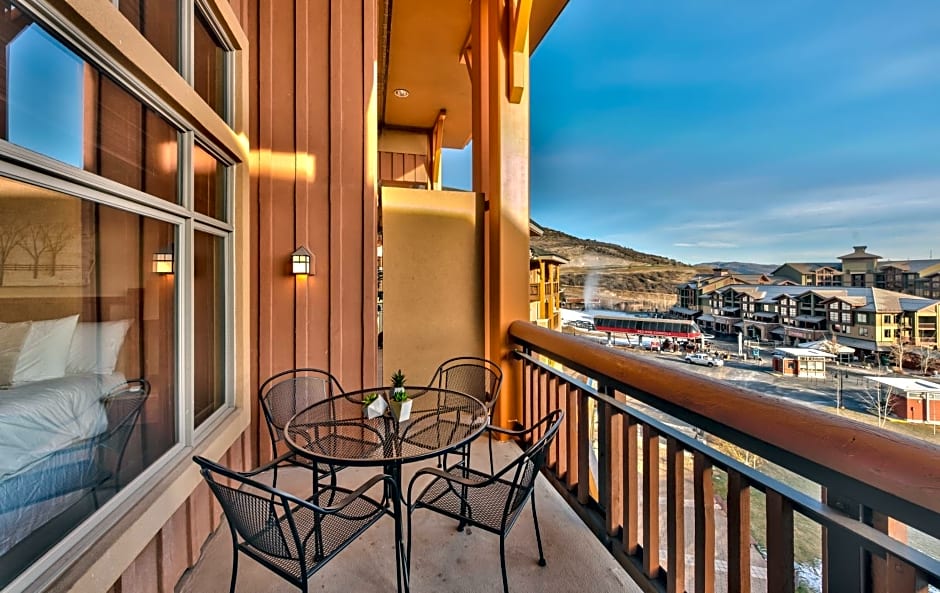 Sundial Lodge Larger Penthouse by Canyons Village Rentals