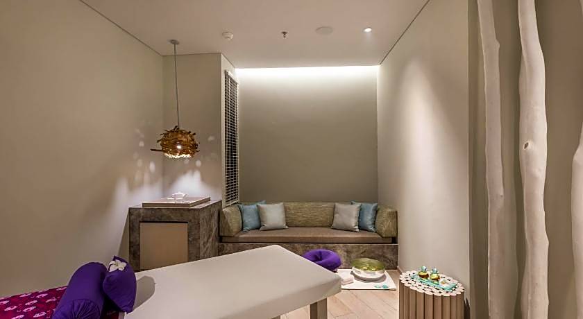 AYANA Komodo Waecicu Beach