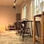 IZA Enoshima Guest House & Bar