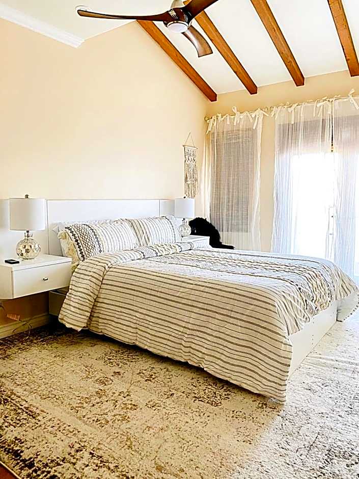 Hamilton Cove-Boho Chic Villa w/Golf Cart...No pets.