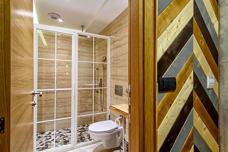 One Luxury Suites