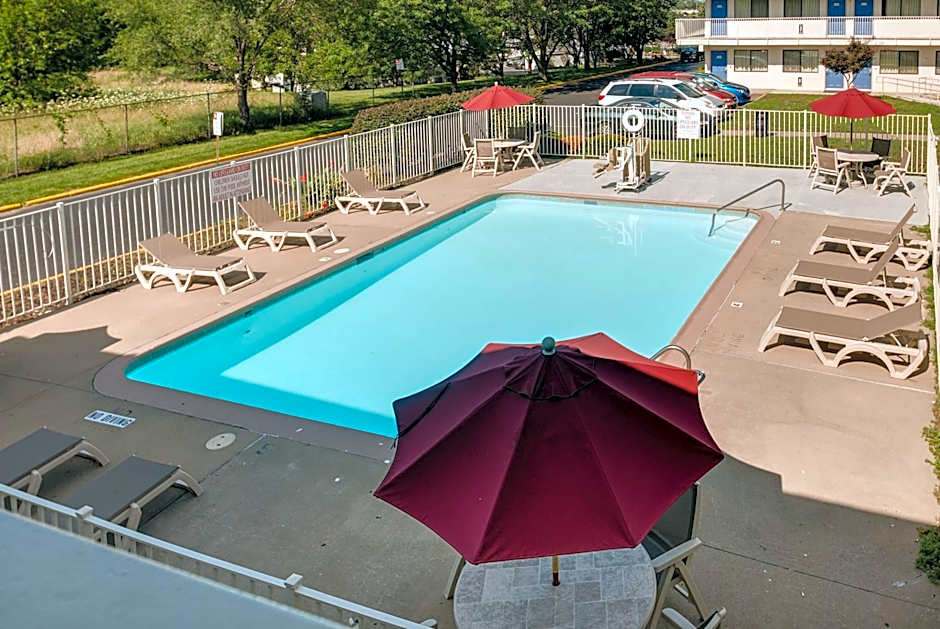 Motel 6-Lenexa, KS - Kansas City Southwest