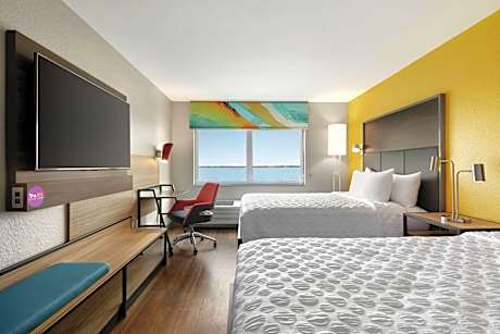 Queen Room with Two Queen Beds - Hearing Access