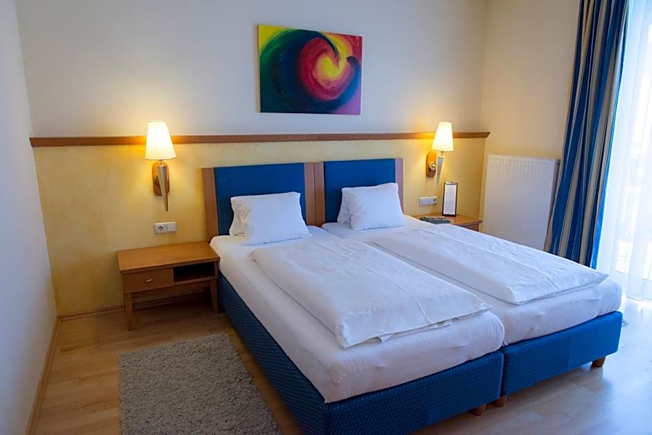 Hotel Locker & Legere