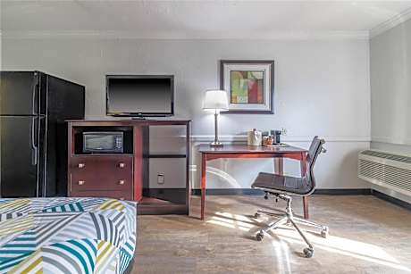 Deluxe King Room - Non-Smoking