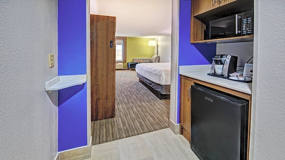 Holiday Inn Express & Suites Crossville, an IHG Hotel