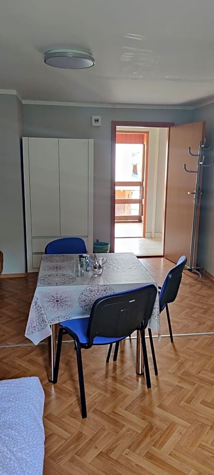 Pod bocianim gniazdem