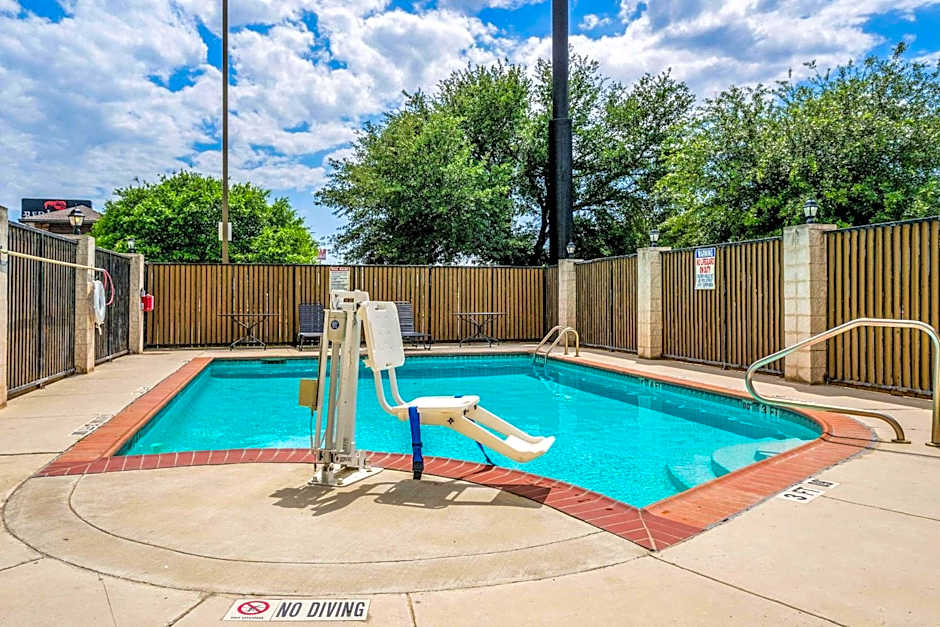 Comfort Suites Near Texas State University