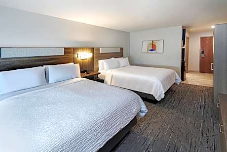 Queen Room with Two Queen Beds - Hearing Accessible