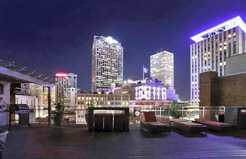 Amazing Condos Beautiful View 2 Blocks To French Quarter, Small Rooftop Pool, Gym, Seanger Theater, Super Dome, And Bourbon St