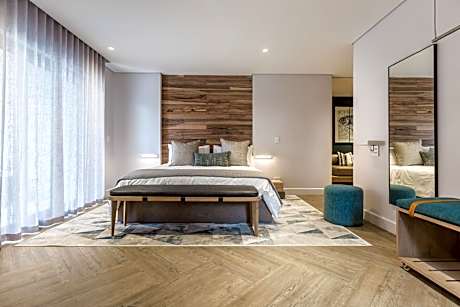 Deluxe King Suite
