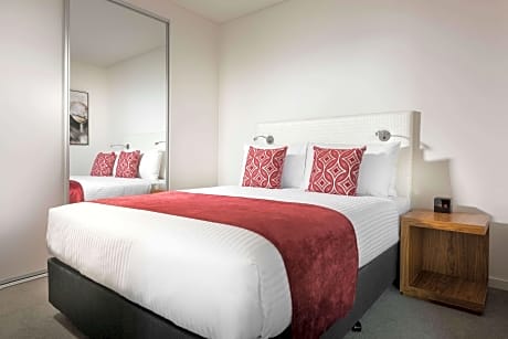 1 Queen Bed Business Room Non-Smoking