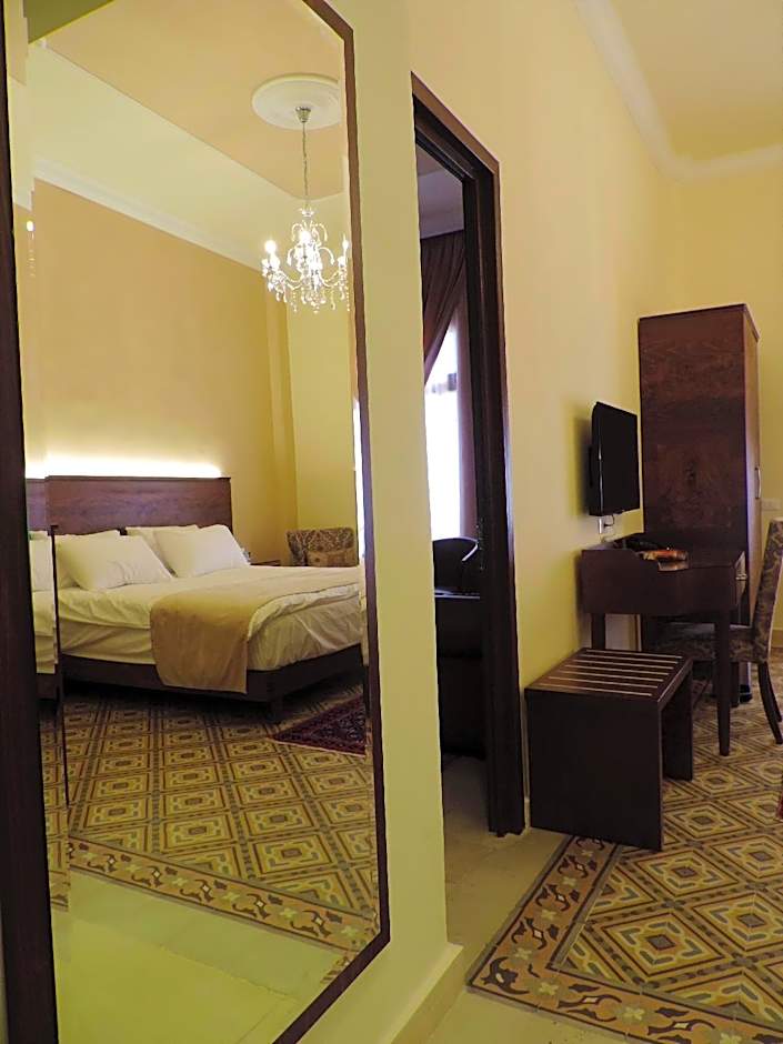 La Place Hotel