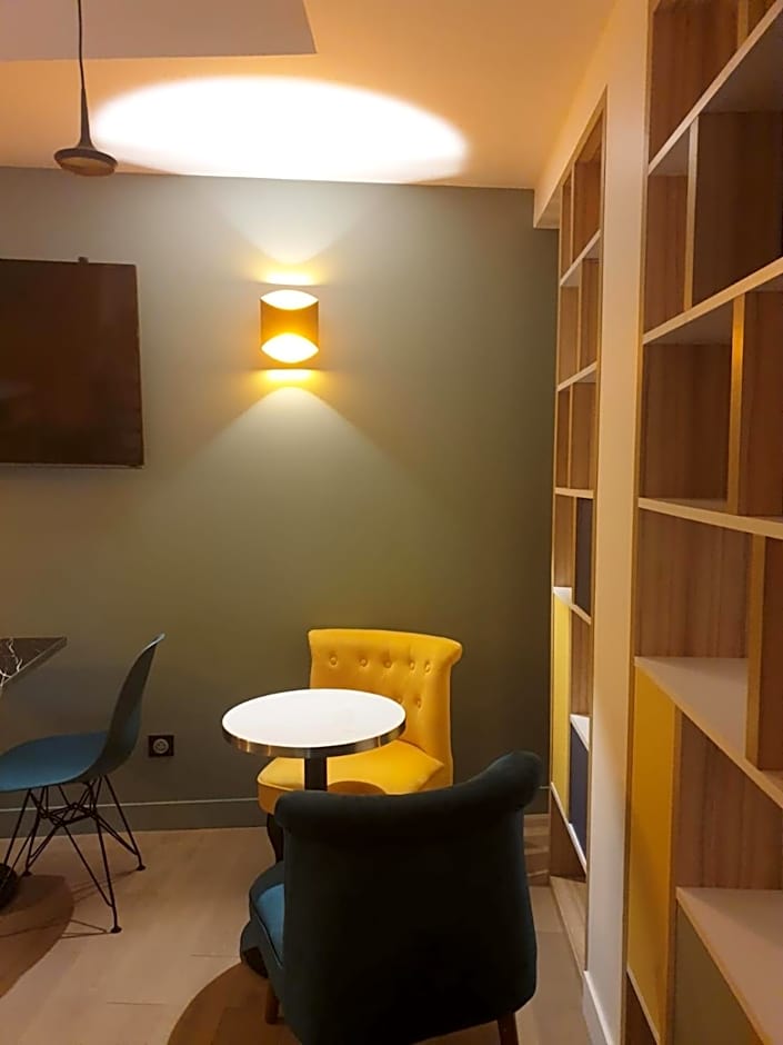 Panam Hotel GAMBETTA- Place Gambetta-Mairie du 20 emme