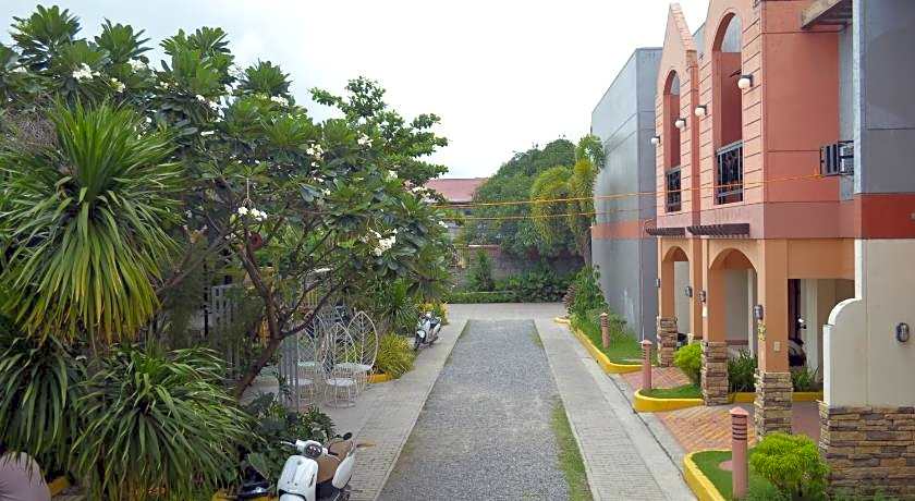 Manora Apartments and Guest House