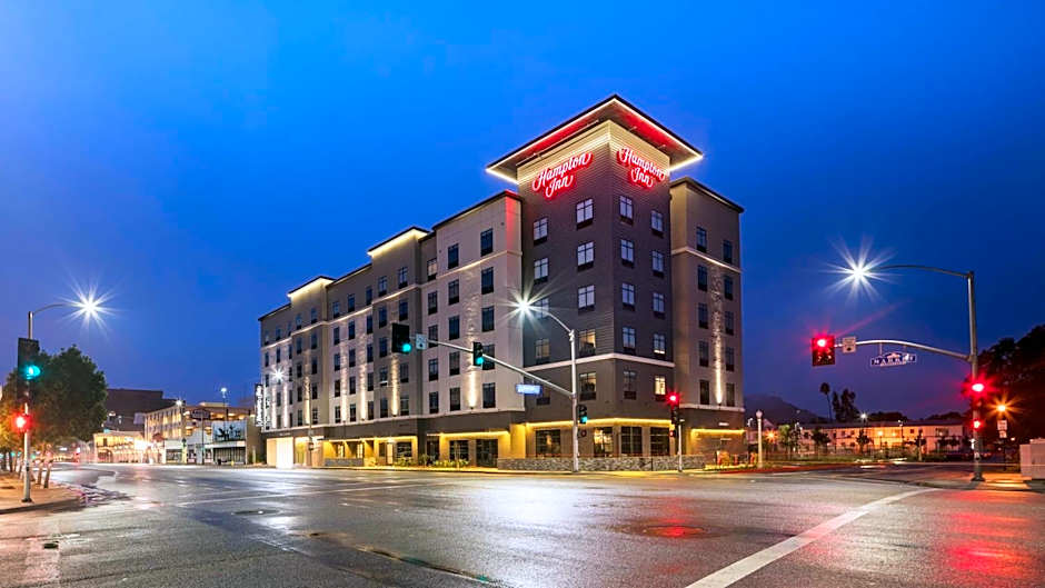 Hampton Inn By Hilton Riverside Downtown