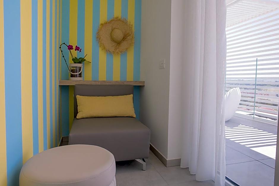 Alexandra B&B & Brunch -Beach Front Parking Included
