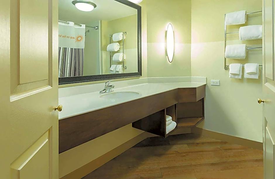 La Quinta Inn & Suites by Wyndham Raleigh/Durham Southpoint