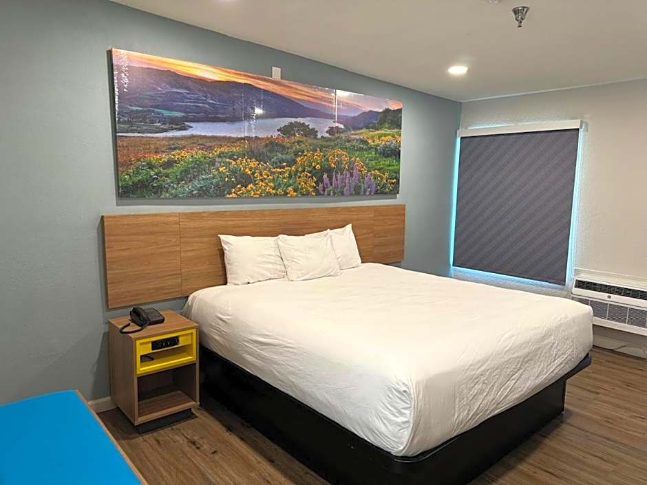 Days Inn by Wyndham Bakersfield