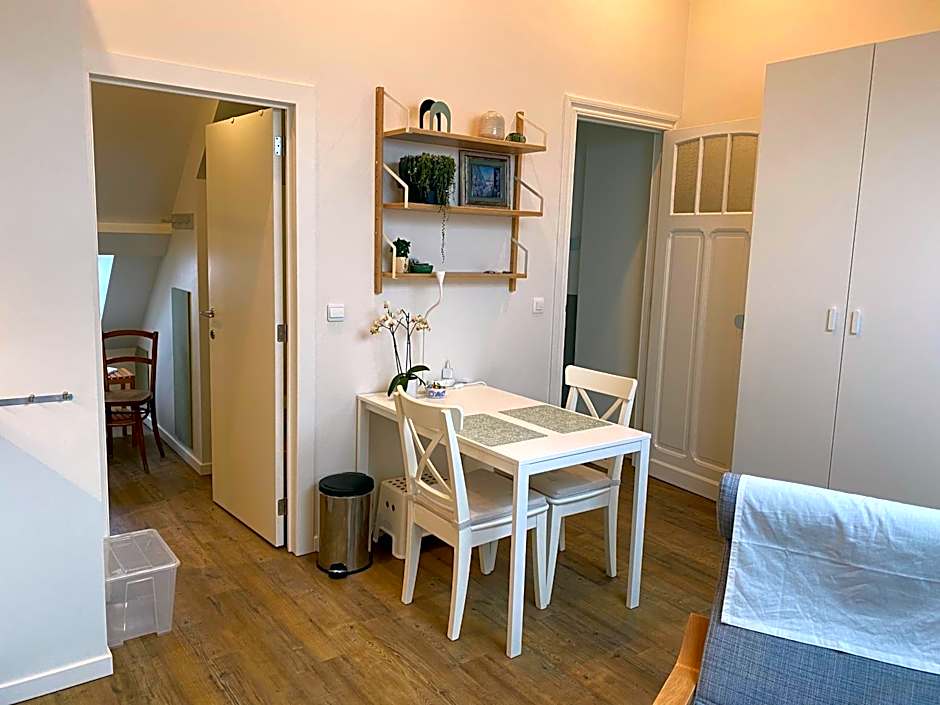 LOGIES-M Comfort Studios Inc Bikes B&B