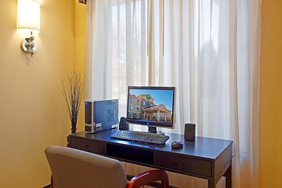 Holiday Inn Express and Suites Meriden, an IHG Hotel