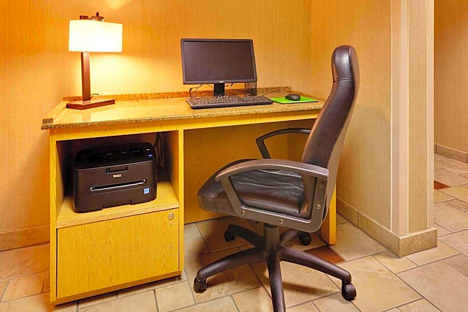 La Quinta Inn & Suites by Wyndham Plattsburgh