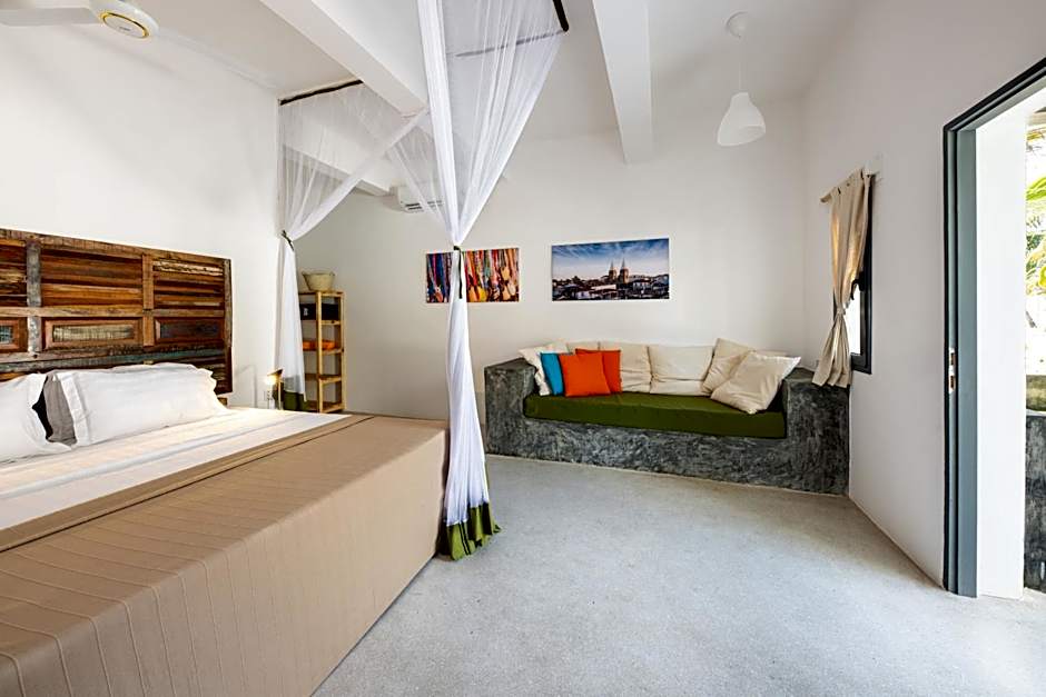 Casa Beach Hotel "Casa Del Mar"