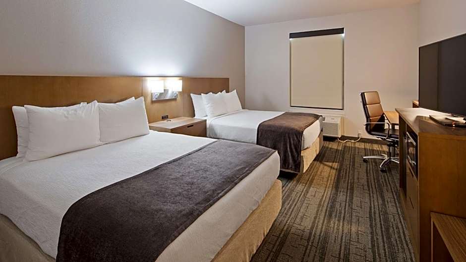 Best Western Green Oaks Inn & Suites
