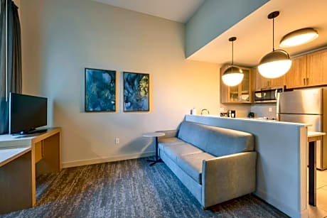 One-Bedroom King Suite - Hearing Accessible