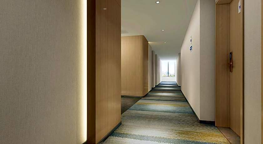 Holiday Inn Express Urumqi Station By IHG