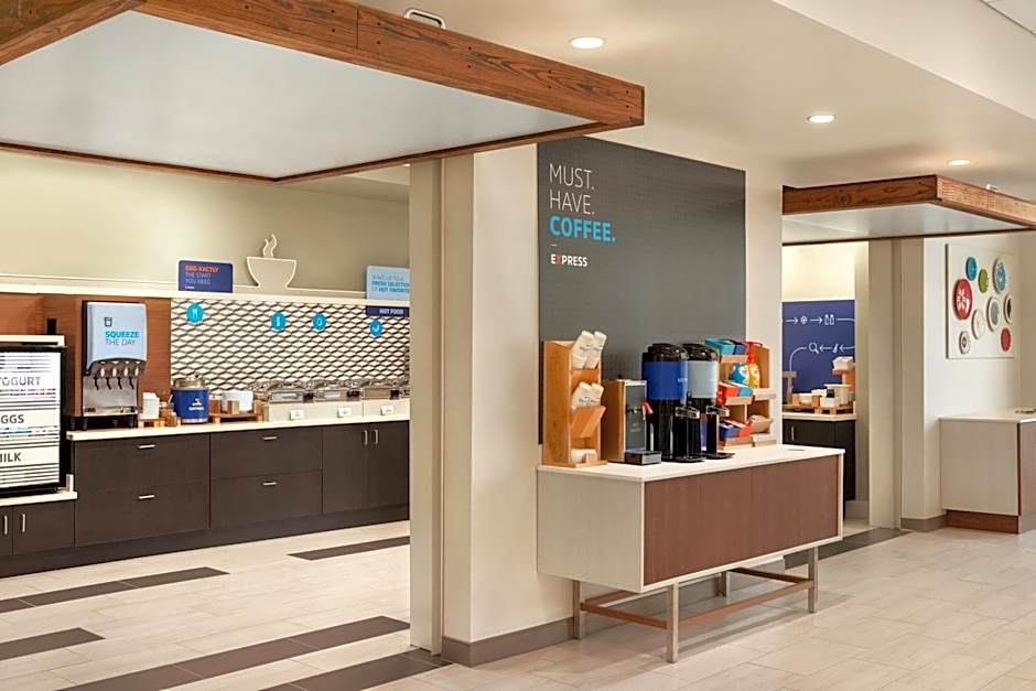 Holiday Inn Express And Suites Beaver Dam By IHG