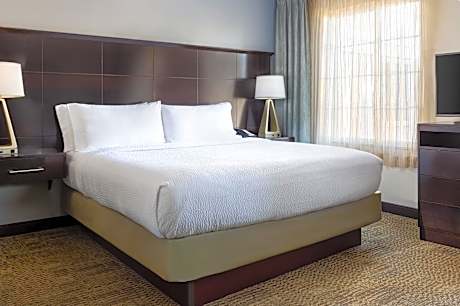 1 King Bed Studio Suite Comm Access